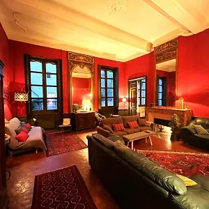 Palais Des Papes: Historic Mansion With Free Nearby Parking France
